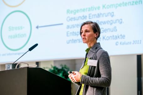 Ellen Pachabeyan, Keynote speaker at Network Conference 2018 of the Helmholtz Mentoring Programme "Taking the Lead", Photograph: David Marschalsky